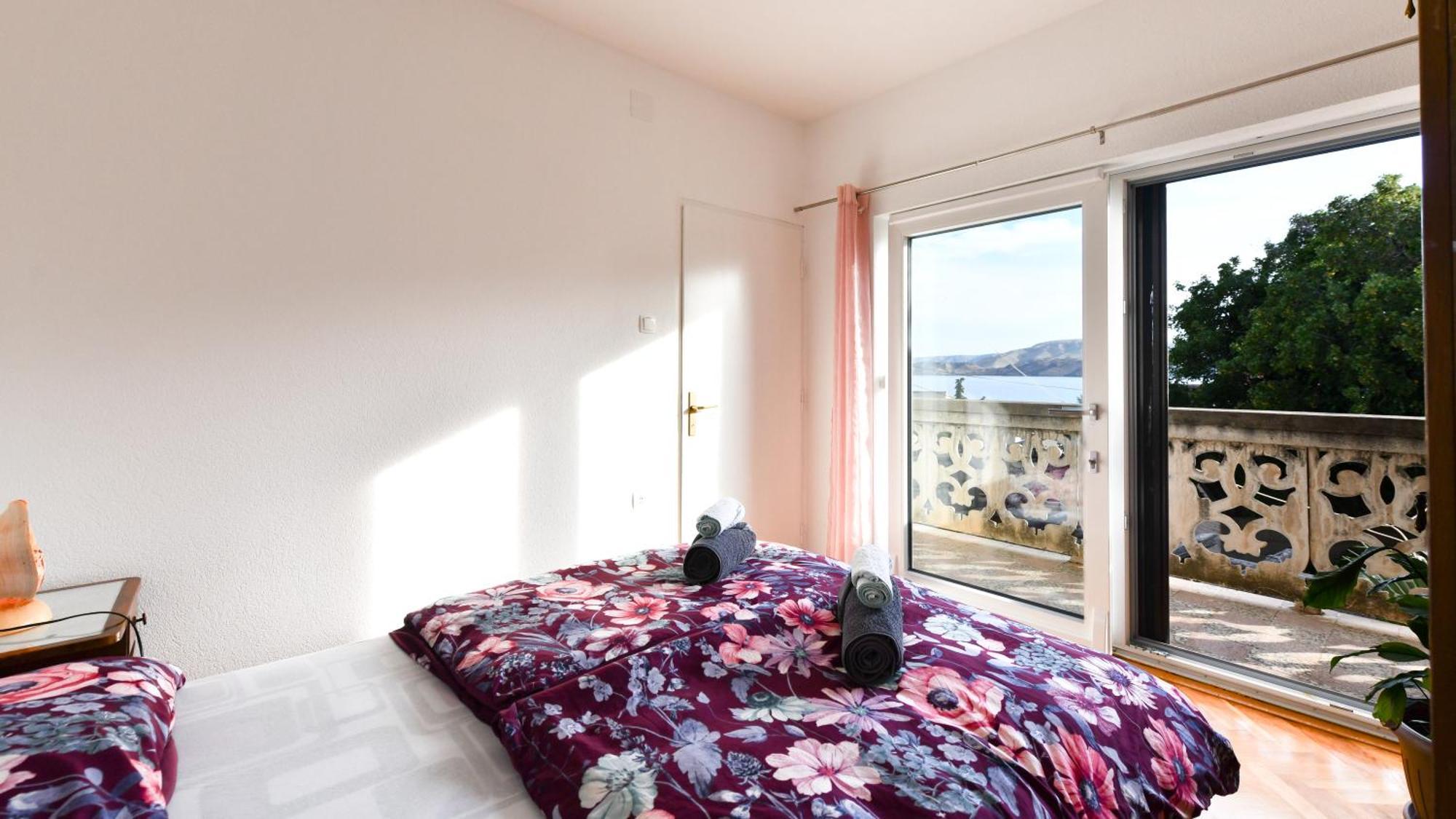 Pik Apartment Karlobag